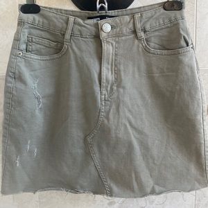 Sinsay XS Light green frayed hem skirt
